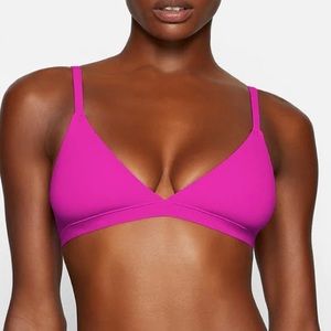 🏷️Urban Outfitters Hot Pink Seamless Bra